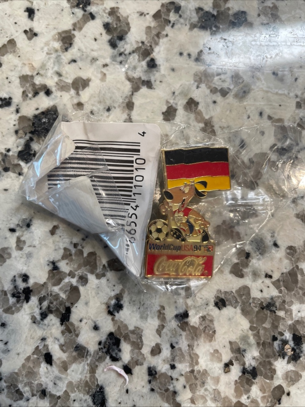 Vintage 1994 World Cup USA Mascot Coca-cola lapel pin Germany Flag